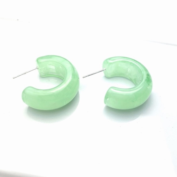 ANTHRO THE SALMA EARRING BY CASA CLARA MINT GREEN MARBLED HUGGIE CUFF HOOPS - Picture 2 of 6